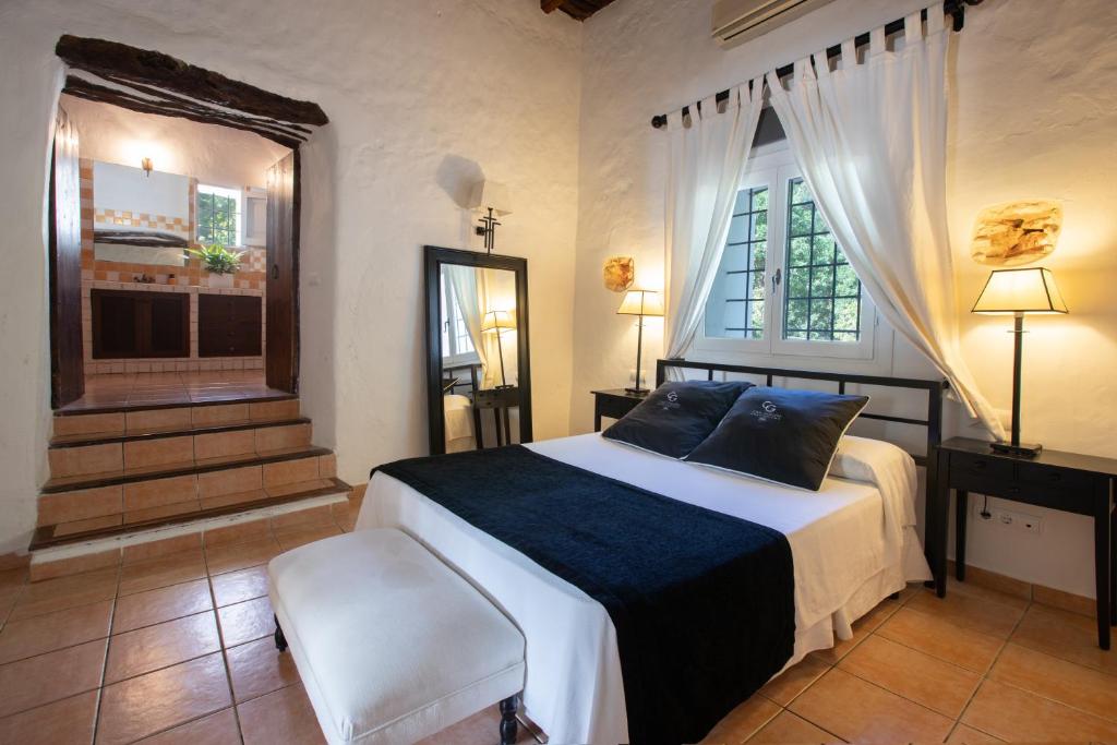Postel nebo postele na pokoji v ubytování Agroturismo Can Guillem