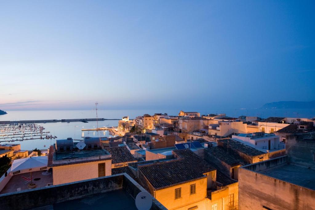 Sicilia Ovest - Domus Mariae Charming Apartments with Balcony - Hizvo