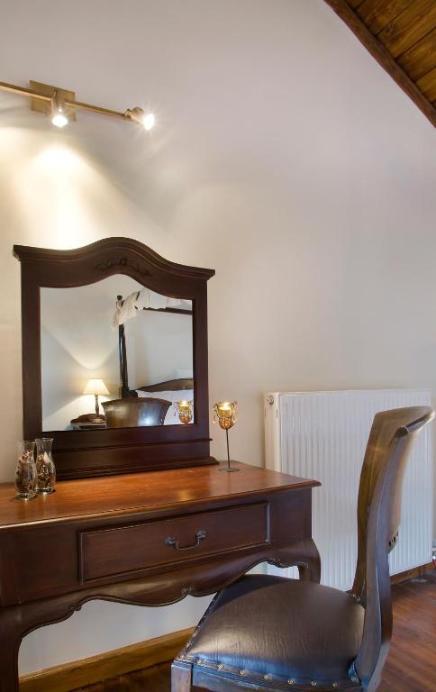 Xenonas Iresioni - Double Maisonette With Attic And Fireplace