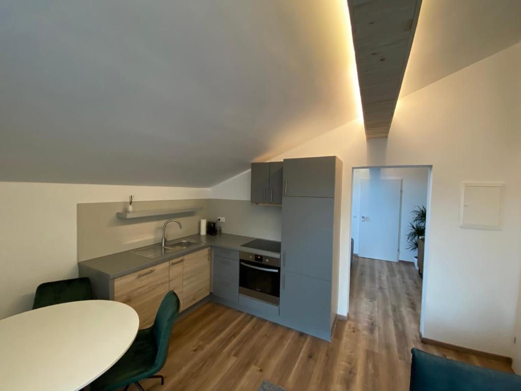 Kuchyň nebo kuchyňský kout v ubytování Living8-Appartements