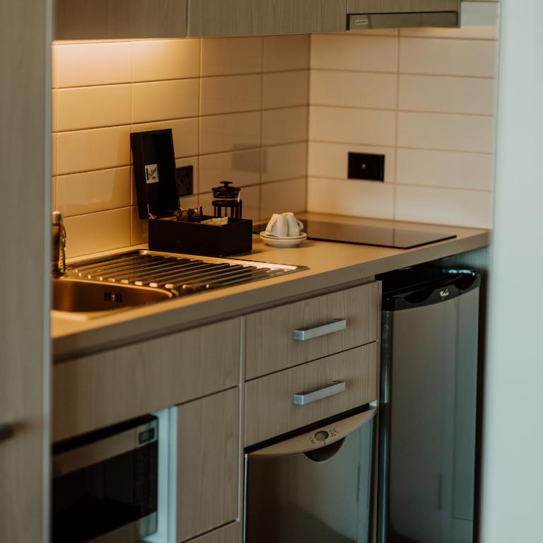 Kuchyň nebo kuchyňský kout v ubytování Quest Napier Serviced Apartments