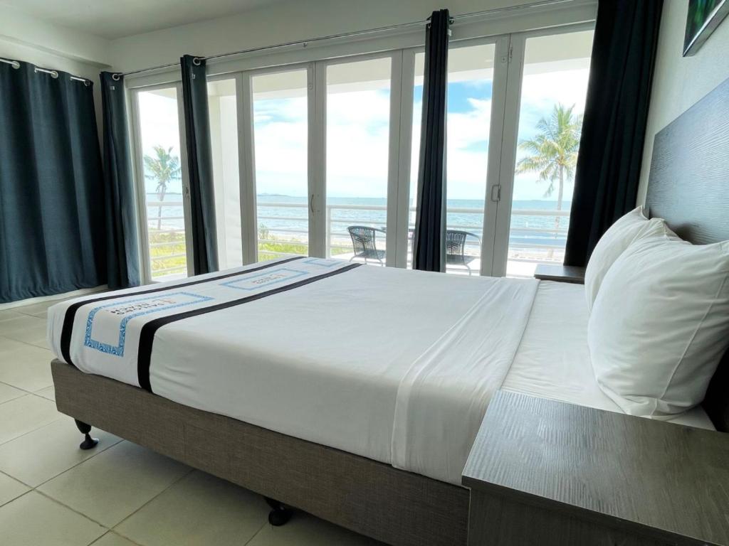 Llit o llits en una habitació de Sailors Beach Fiji