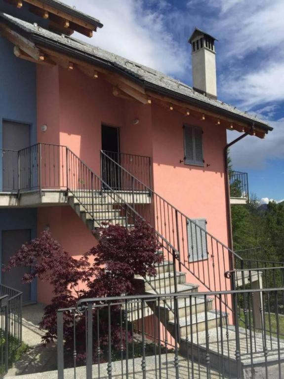 Budova, v ktorej sa apartmán nachádza