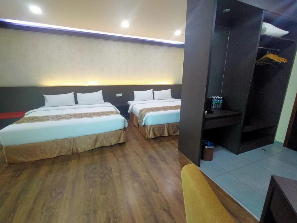 Postel nebo postele na pokoji v ubytování MidCity Hotel Melaka