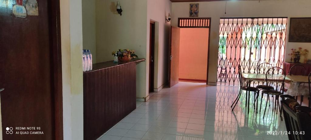 a hallway with a table and chairs in a room at Isuruma Rest in Kataragama