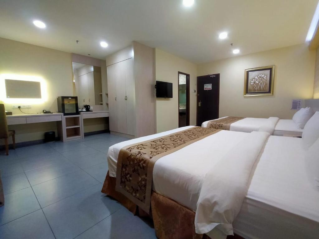 Postel nebo postele na pokoji v ubytování MidCity Hotel Melaka
