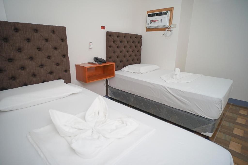 Postel nebo postele na pokoji v ubytování FB DORMITEL SUITES
