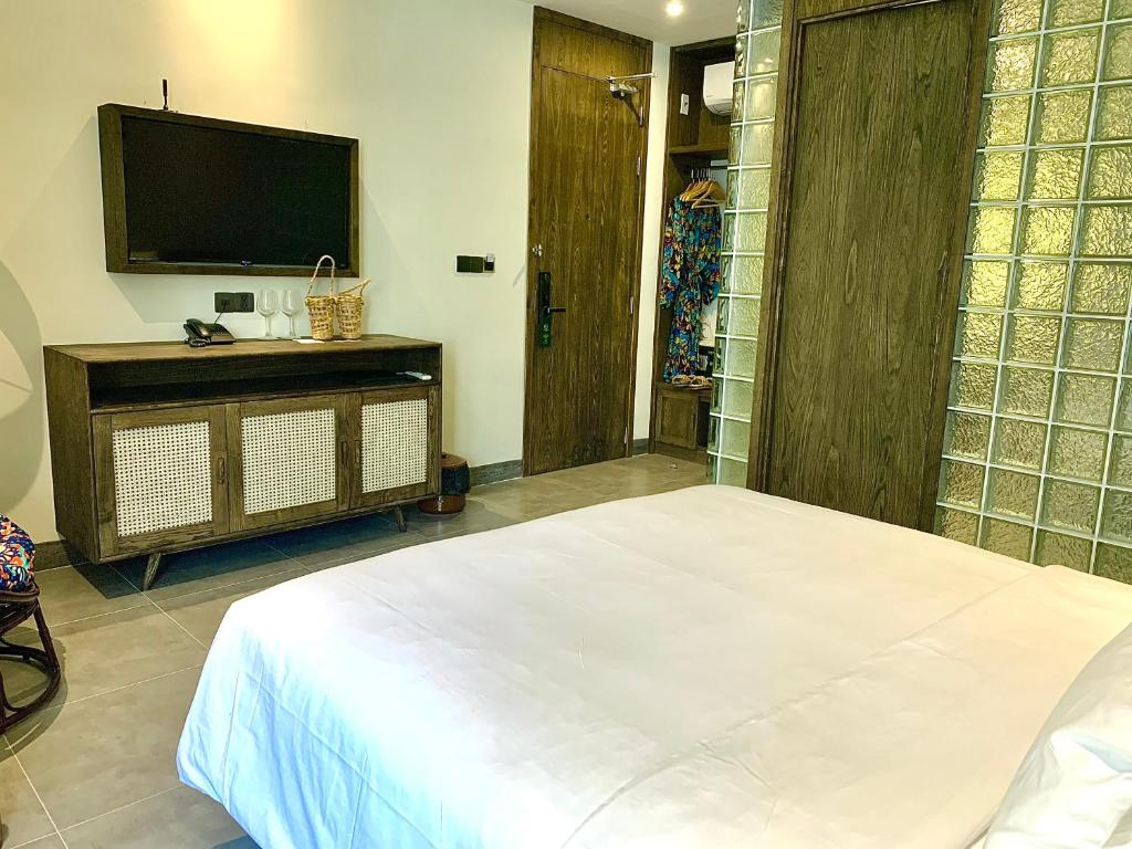 The Mystery Con Dao - 12