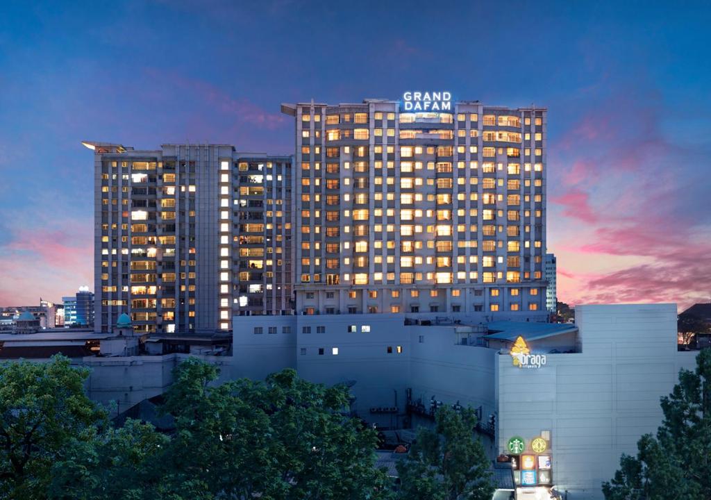 Gedung tempat hotel berlokasi
