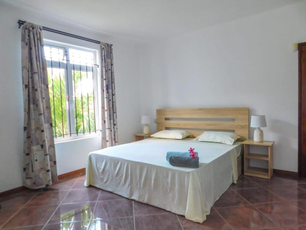 Postel nebo postele na pokoji v ubytování Tulsi Apartment & Studio