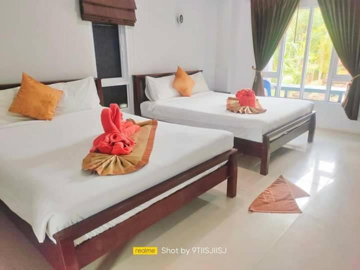 Tempat tidur dalam kamar di Tamarind Twin Resort