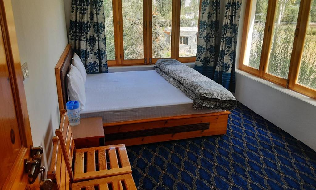 Postel nebo postele na pokoji v ubytování Otsal guest house nubra