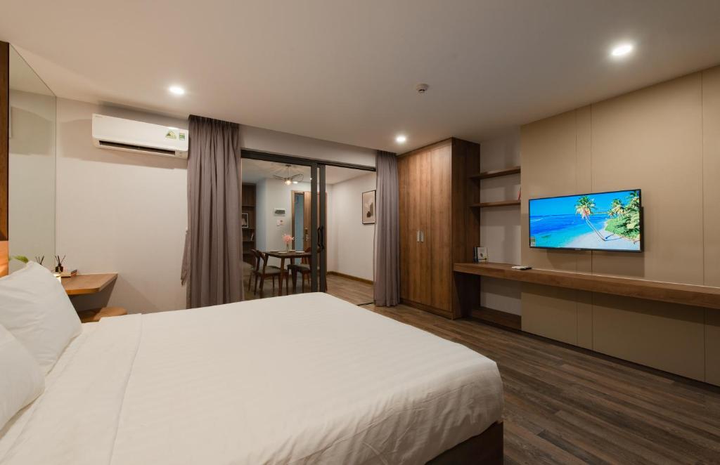 TV a/nebo společenská místnost v ubytování The Anchor Apartment - Nha Trang