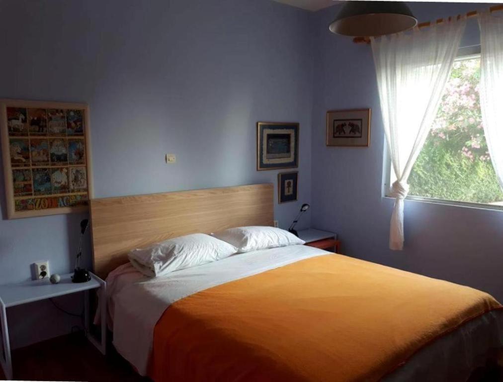 Posteľ alebo postele v izbe v ubytovaní Villa Alkyon - Dreamy 3BR, Pool & BBQ next to Varnavas Beach