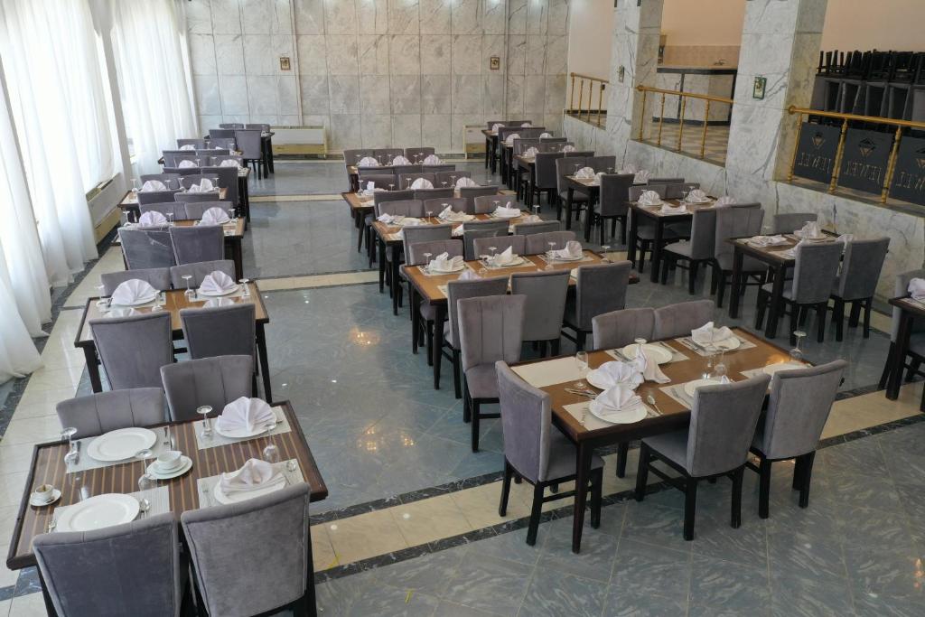 A restaurant or other place to eat at Jewel Fayed Hotel