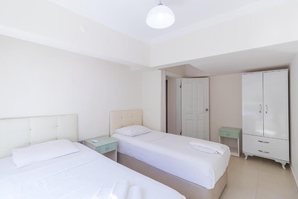 A bed or beds in a room at Apartments Near to City Center and Beach