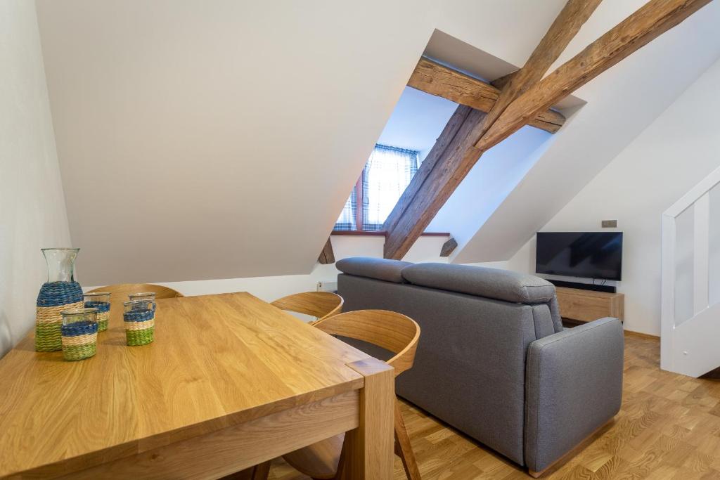 TV a/nebo společenská místnost v ubytování U Pivovaru - Apartments Boží Dar
