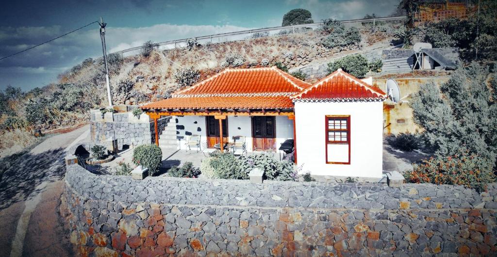 Το κτήριο όπου στεγάζεται  η παραθεριστική κατοικία
