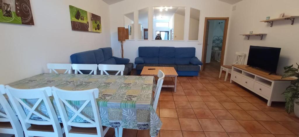 TV a/nebo společenská místnost v ubytování Casa Rural Miralmonte