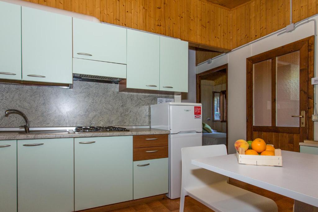 A kitchen or kitchenette at Club del Sole Marina Romea Easy Camping Village