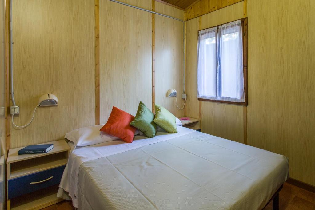 A bed or beds in a room at Club del Sole Marina Romea Easy Camping Village