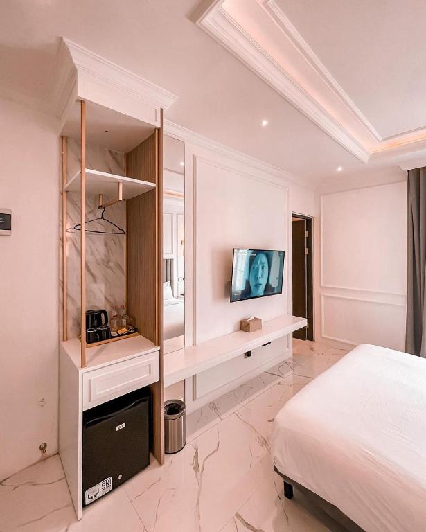 TV a/nebo společenská místnost v ubytování Kala Hotel Semarang