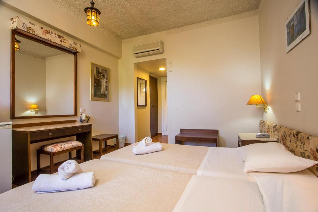 Postel nebo postele na pokoji v ubytování Muses Hotel