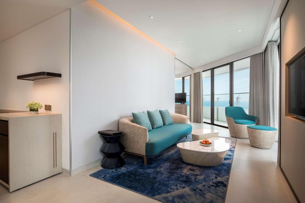 Executive Corner Suite with Ocean View and Lounge Access