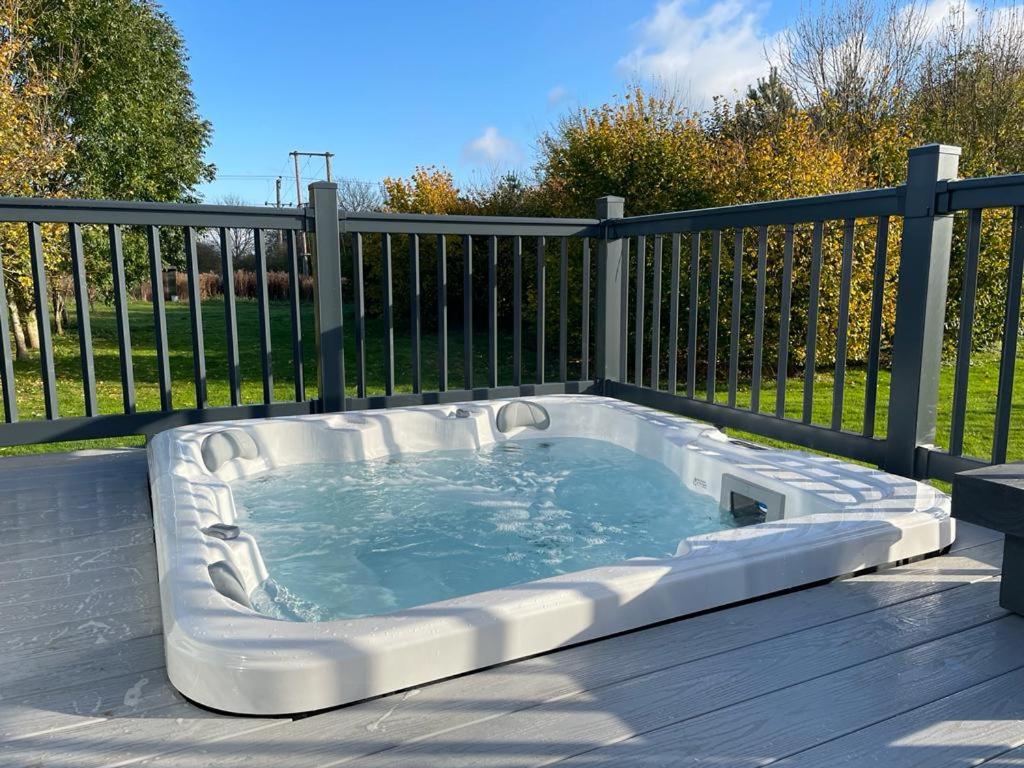 Fotografie z fotogalerie ubytování Coopers Cabin With Hot Tub v destinaci Malton