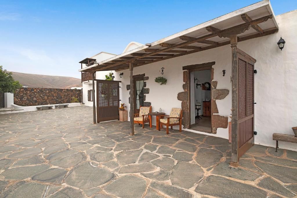 a patio with awning and a table and chairs at Casita Tahona in Teguise