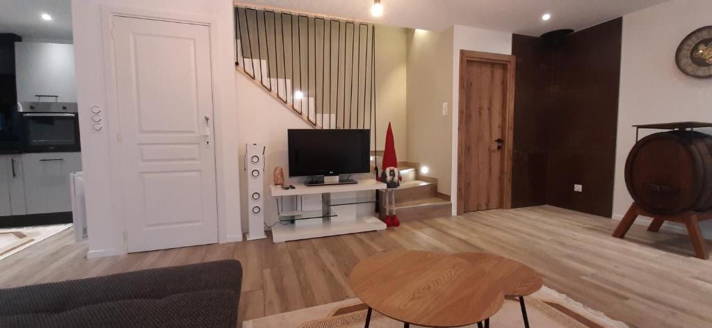 TV a/nebo společenská místnost v ubytování Gites Ostheim