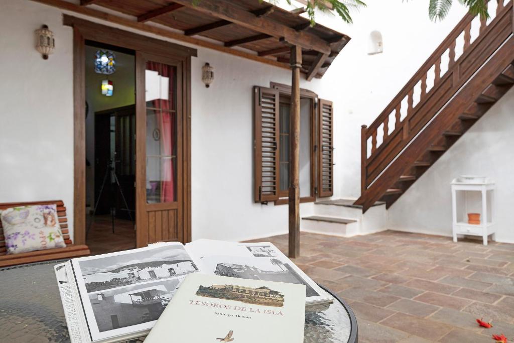 A balcony or terrace at La Escuelita