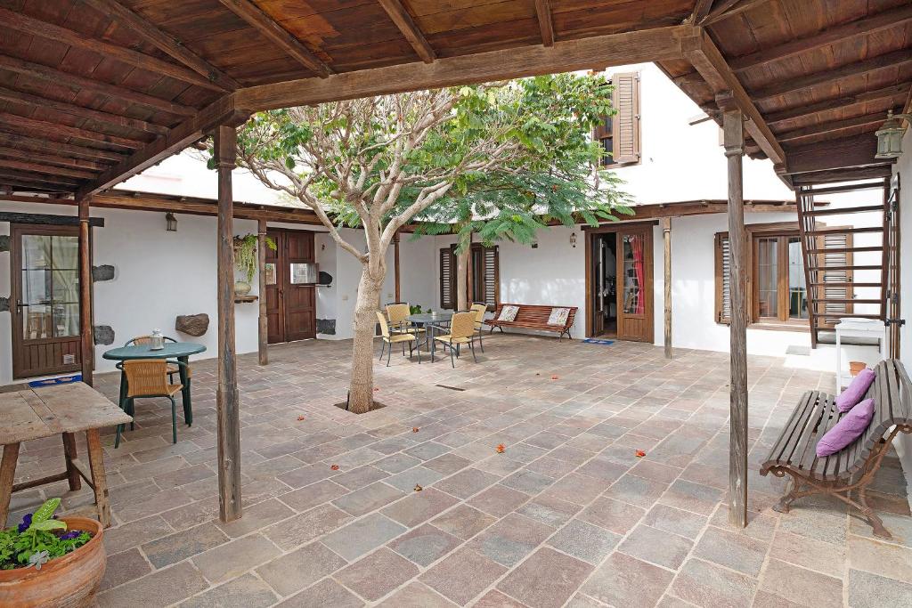 A patio or other outdoor area at La Escuelita