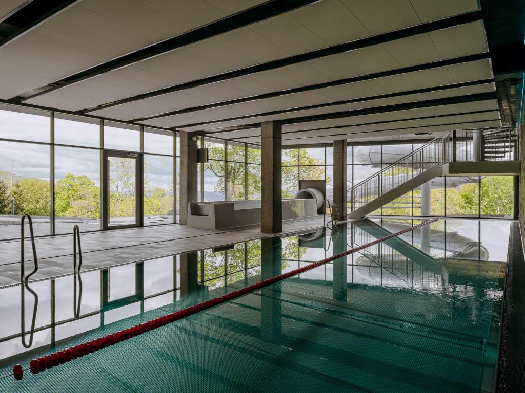 Bazén v ubytovaní VacationClub – Szklarska Park VacationHome 2 alebo v jeho blízkosti