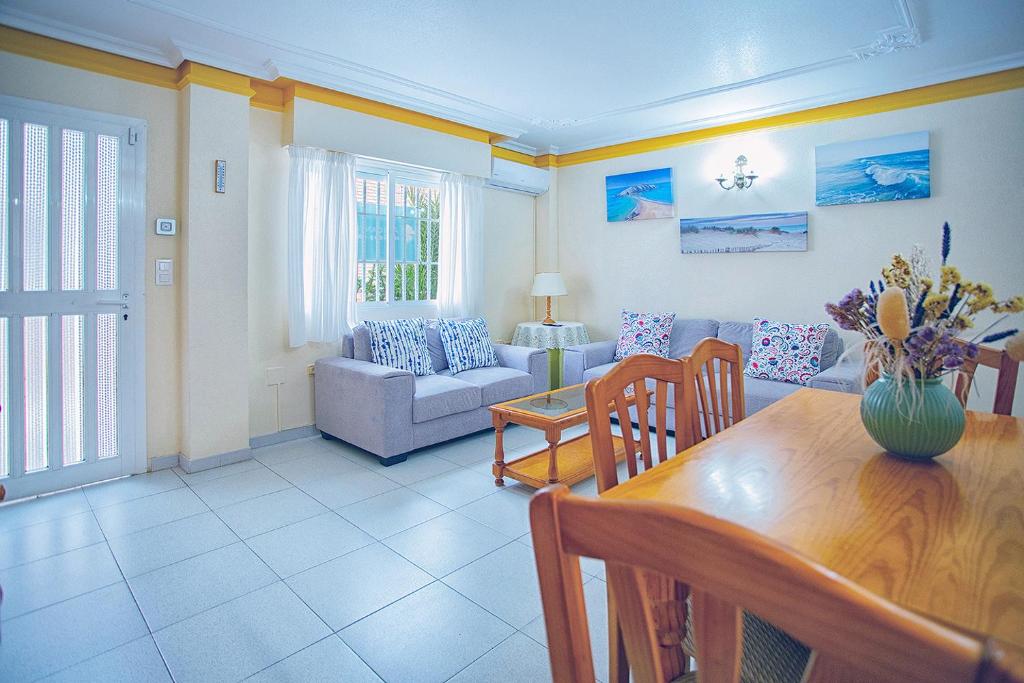 126 Bungalow Playa - Alicante Holiday, La Mata – Precios ...