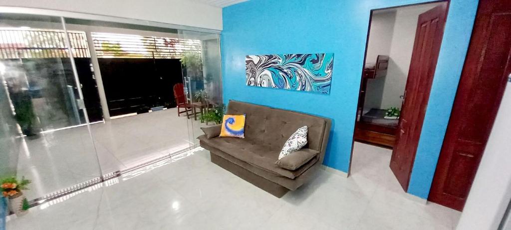 Ein Sitzbereich in der Unterkunft Casa moderna no centro, ideal para famílias