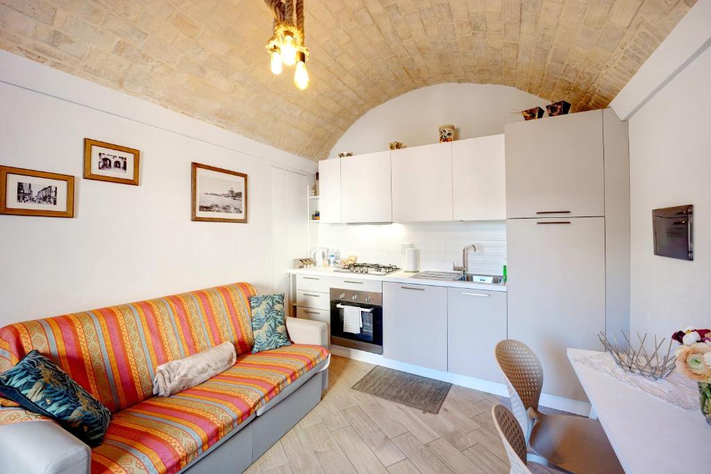 A kitchen or kitchenette at Bordighera weekend vacanze e mare