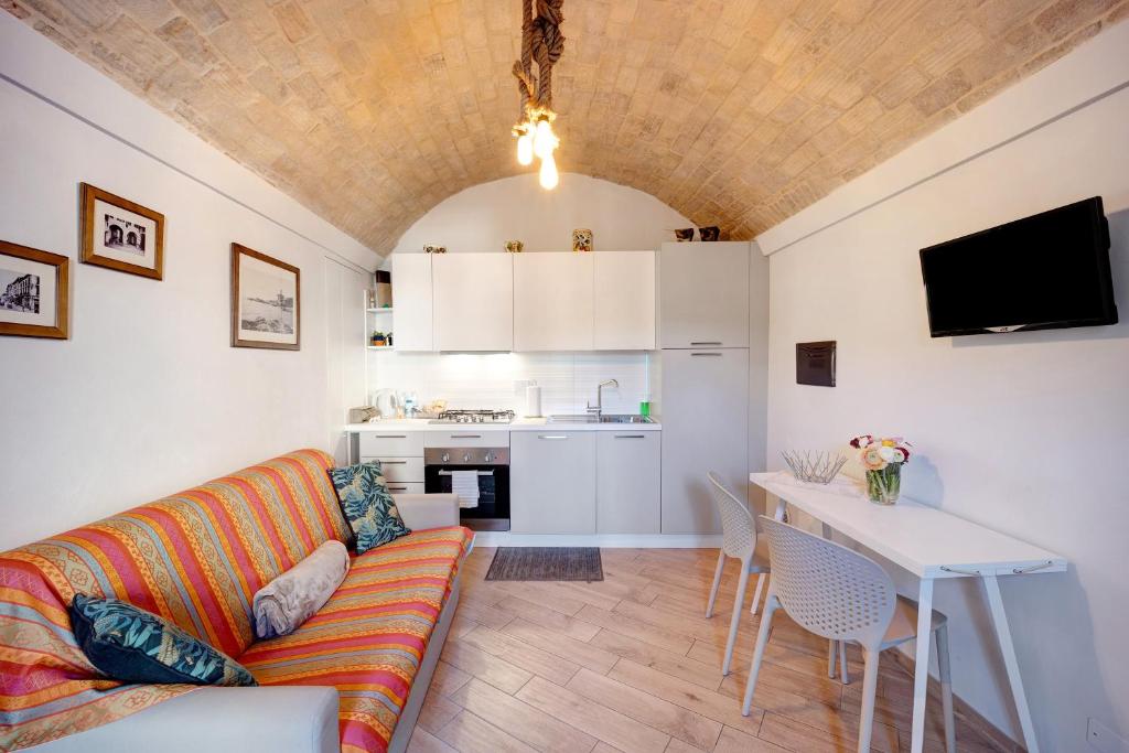 A kitchen or kitchenette at Bordighera weekend vacanze e mare