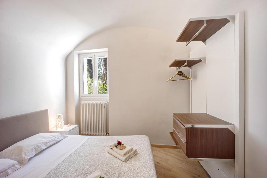 A bed or beds in a room at Bordighera weekend vacanze e mare