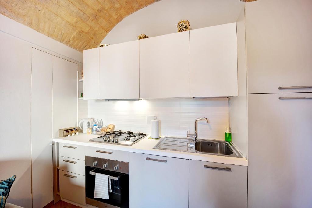 A kitchen or kitchenette at Bordighera weekend vacanze e mare