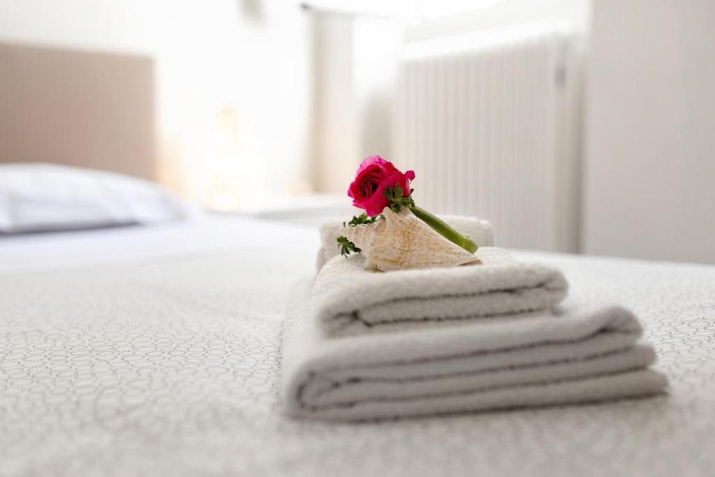A bed or beds in a room at Bordighera weekend vacanze e mare