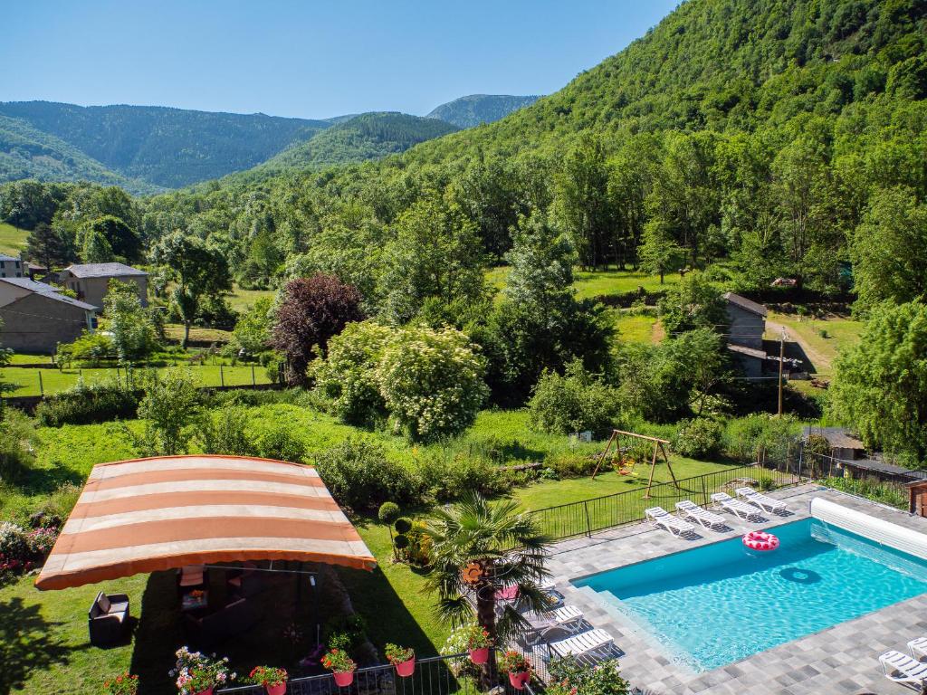 Vista de la piscina de Gitamiglos Gîtes o alrededores