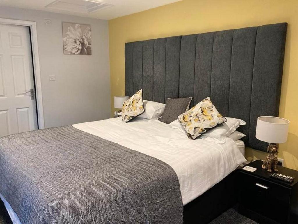 Ein Bett oder Betten in einem Zimmer der Unterkunft Kestor Inn, Manaton, Dartmoor National Park, Newton Abbot, Devon