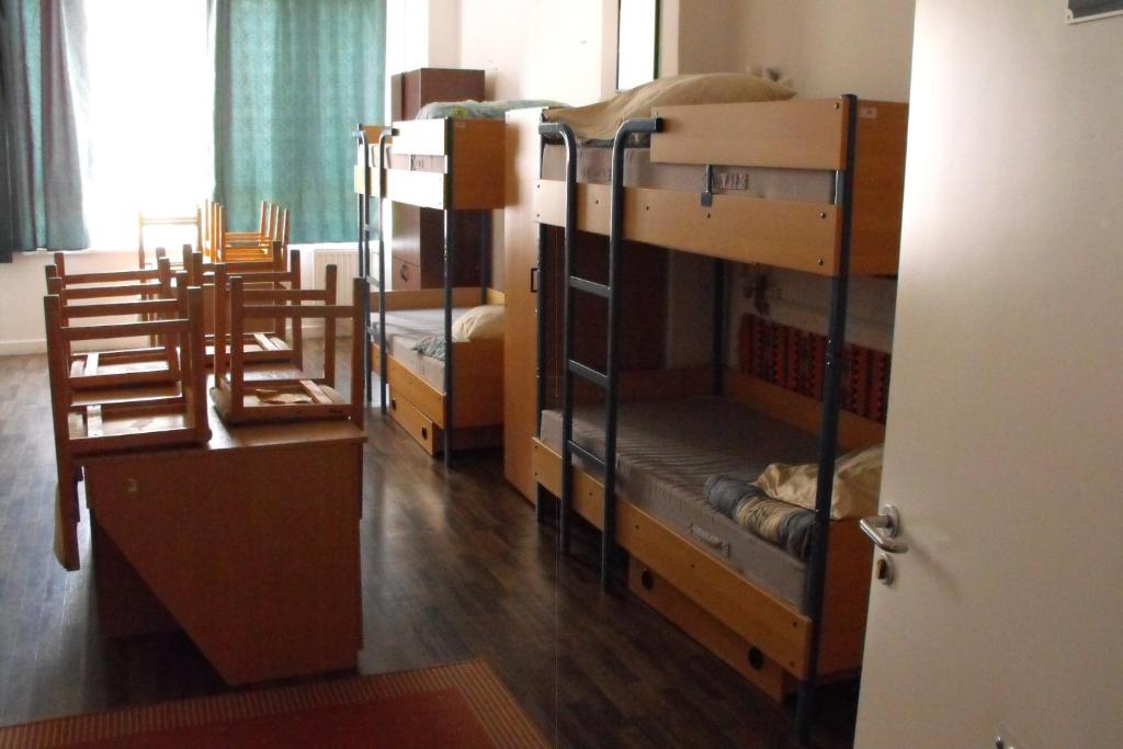 Postel nebo postele na pokoji v ubytování Pannonia Hostel