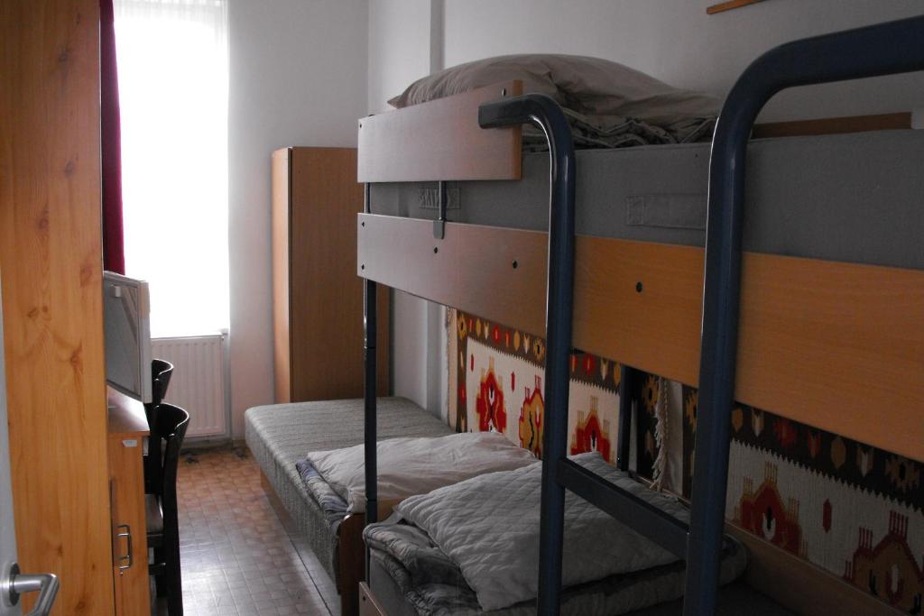 Postel nebo postele na pokoji v ubytování Pannonia Hostel
