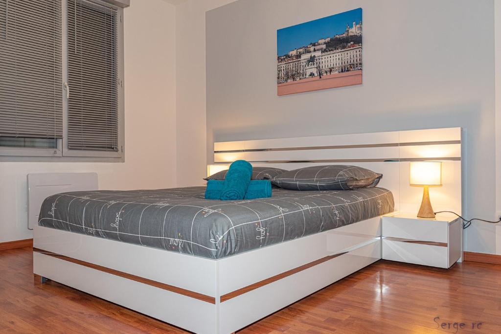 Postel nebo postele na pokoji v ubytování Le Clos Jaurès/Lyon-Eurexpo/Parc OL