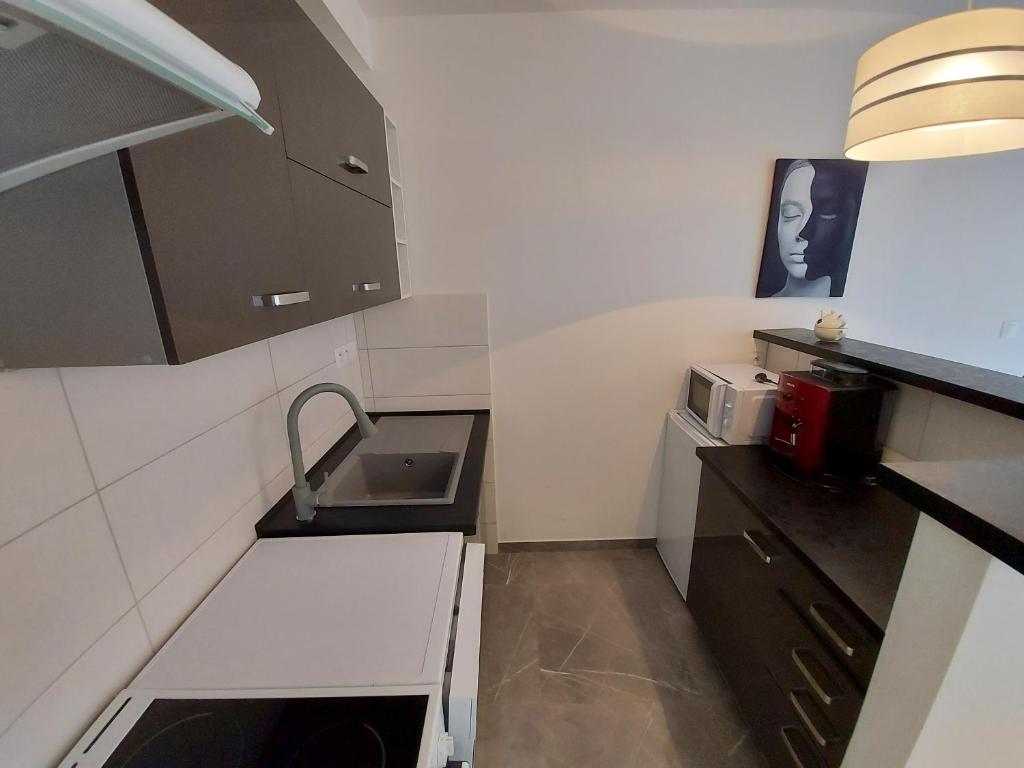 A kitchen or kitchenette at SUBARX centrum Nitra