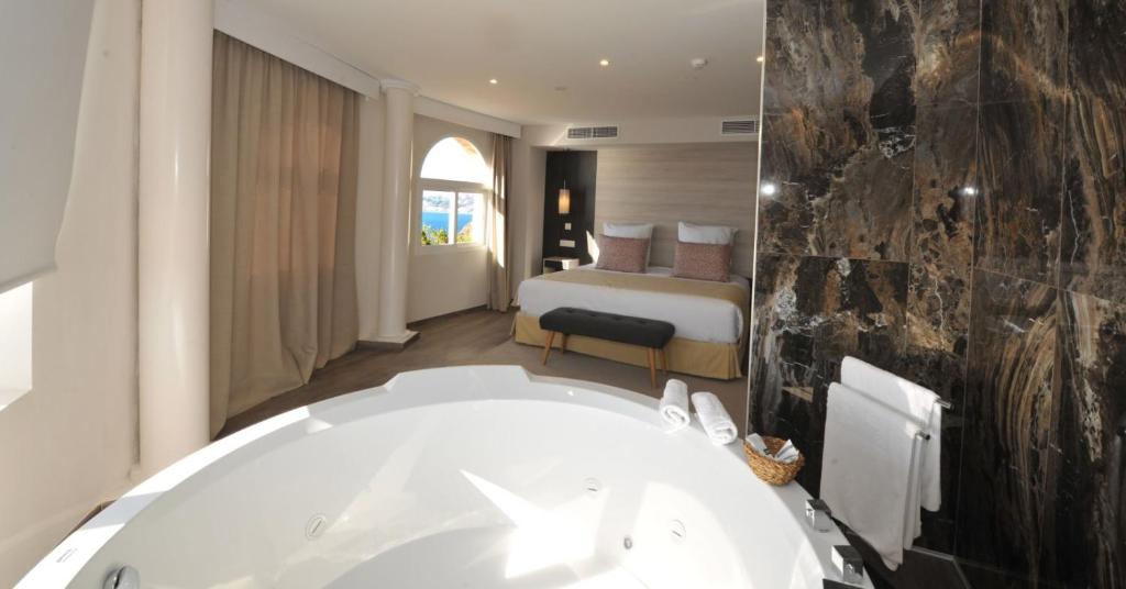 Hotel Salobreña Suites - Superior Suite With Sea View