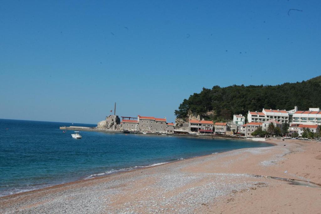 Пляж в петровац
