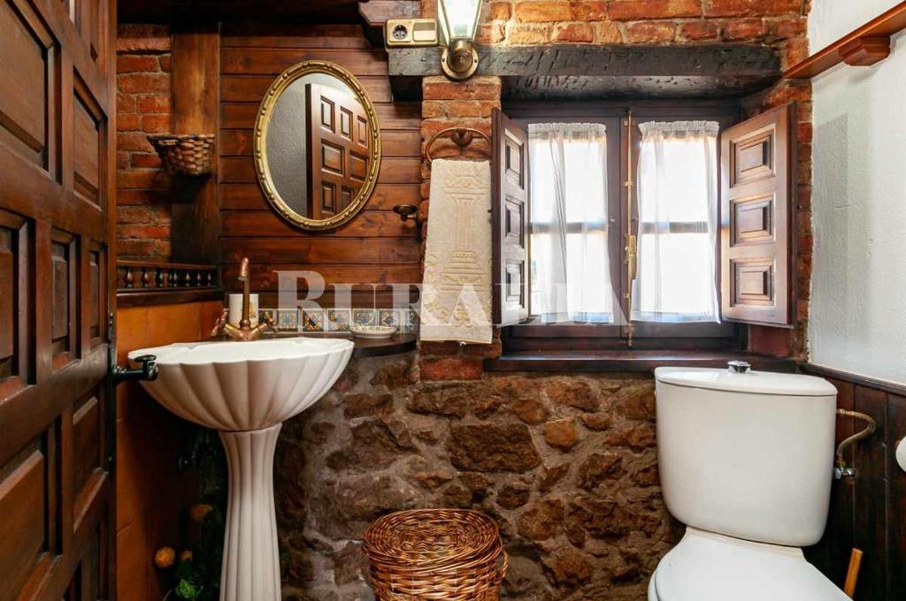 A bathroom at Casa Carmen 5 Situada en una zona muy tranquila a